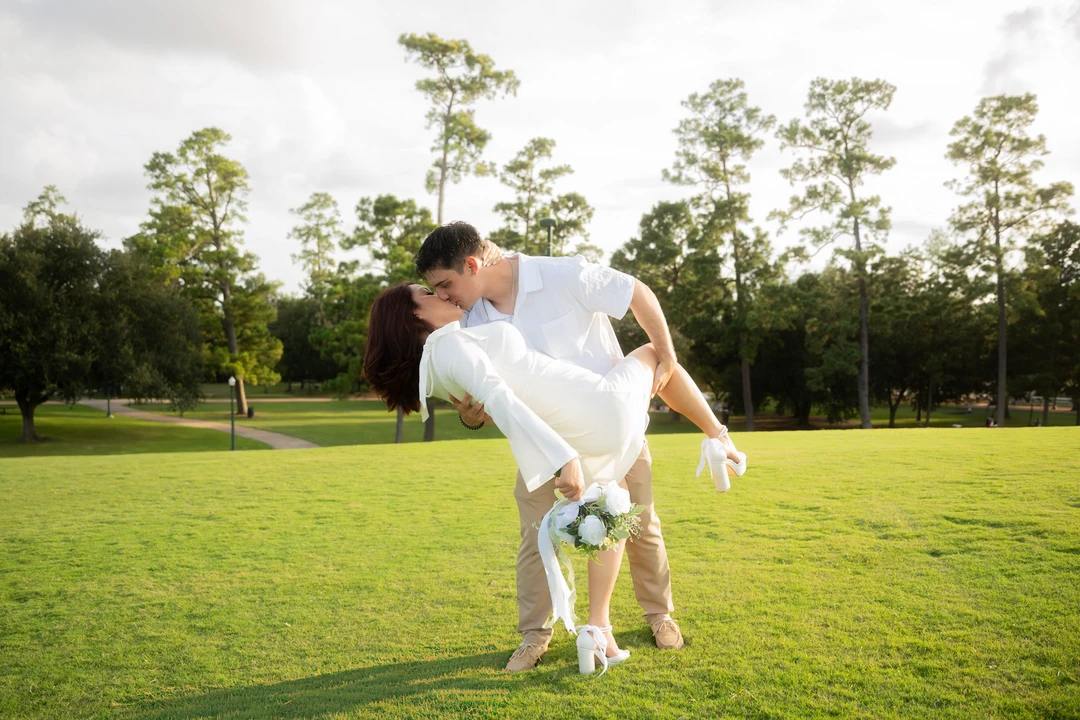 Engagement in the park — photograph 10.