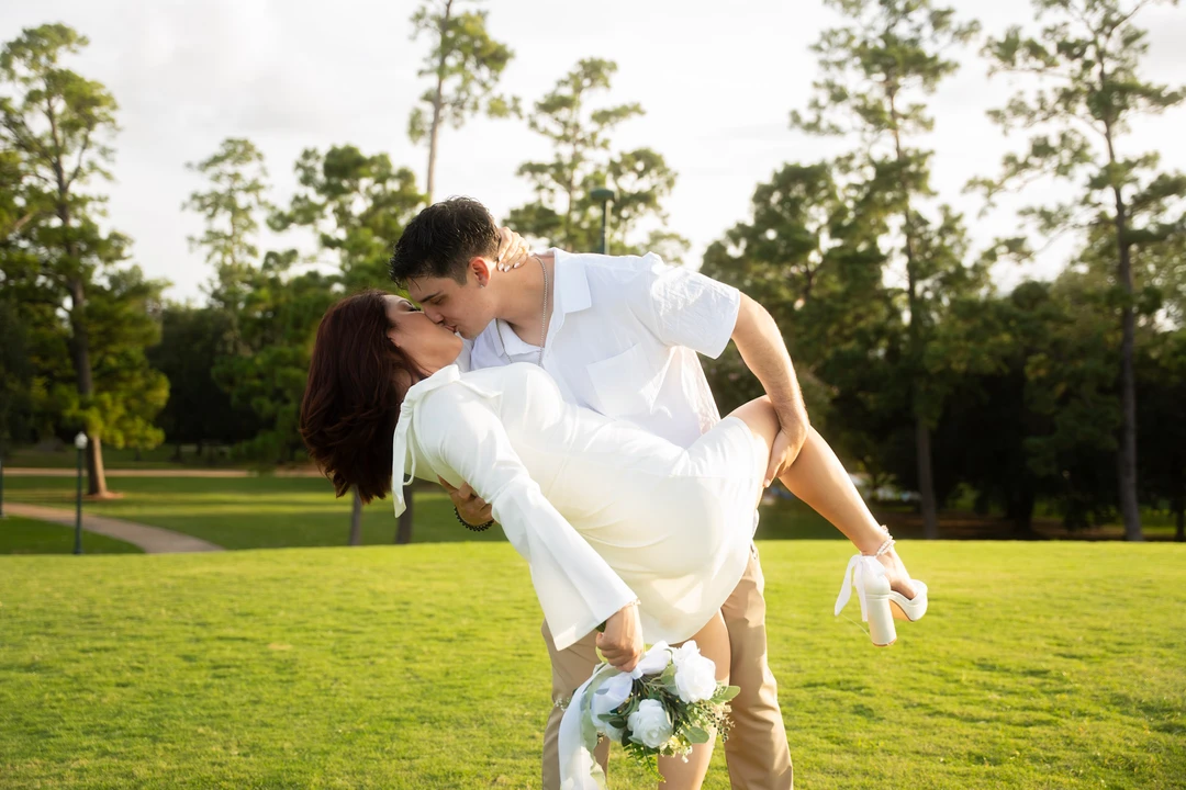 Engagement in the park — photograph 11.