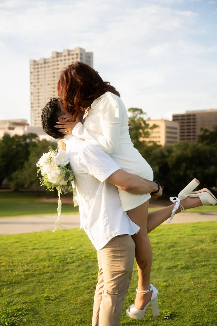 Engagement in the park — photograph 15.