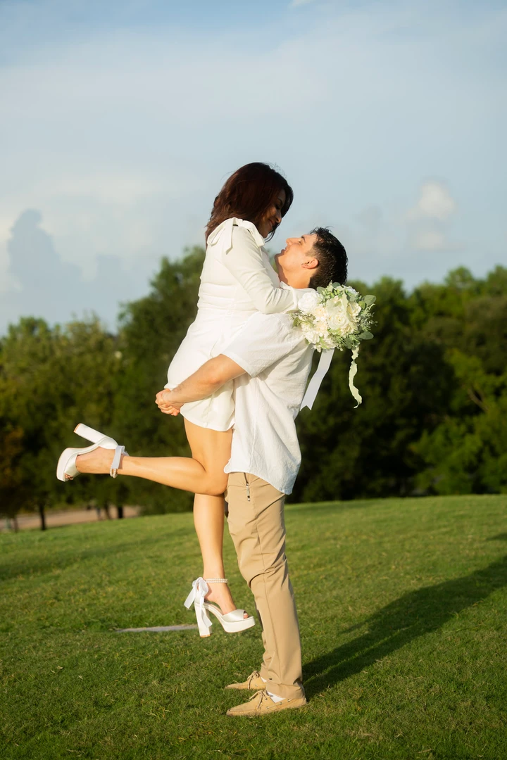 Engagement in the park — photograph 16.