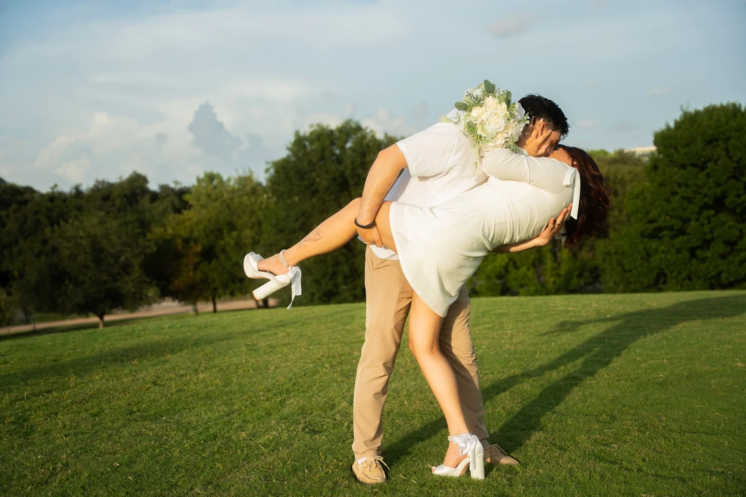 Engagement in the park — photograph 19.