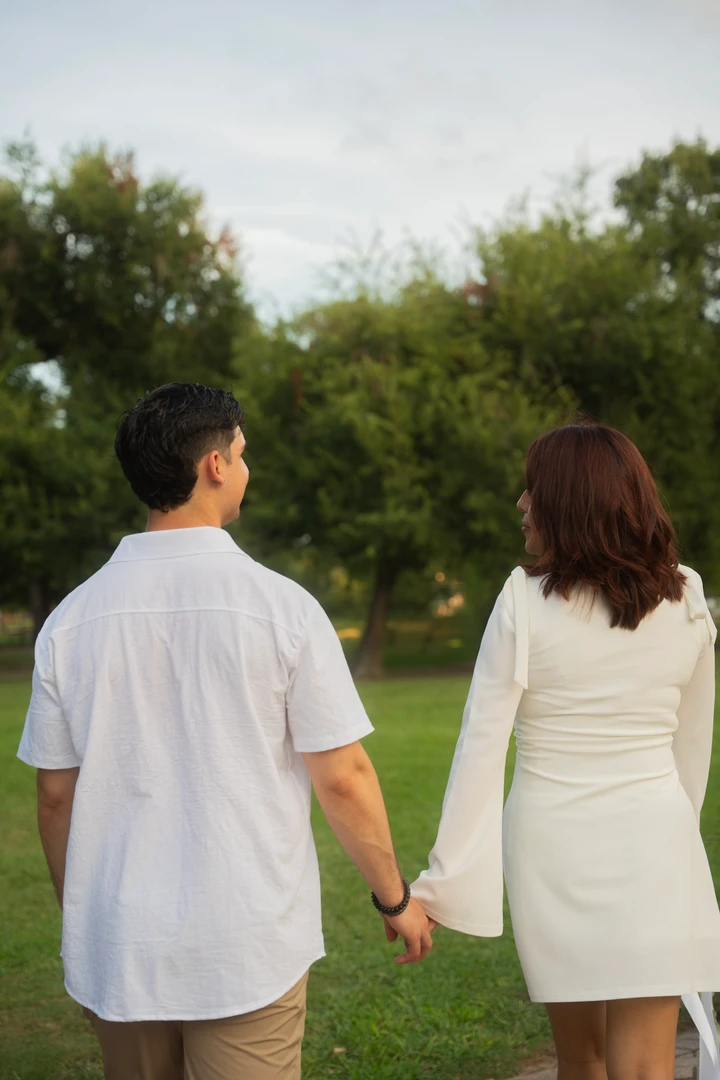 Engagement in the park — photograph 44.