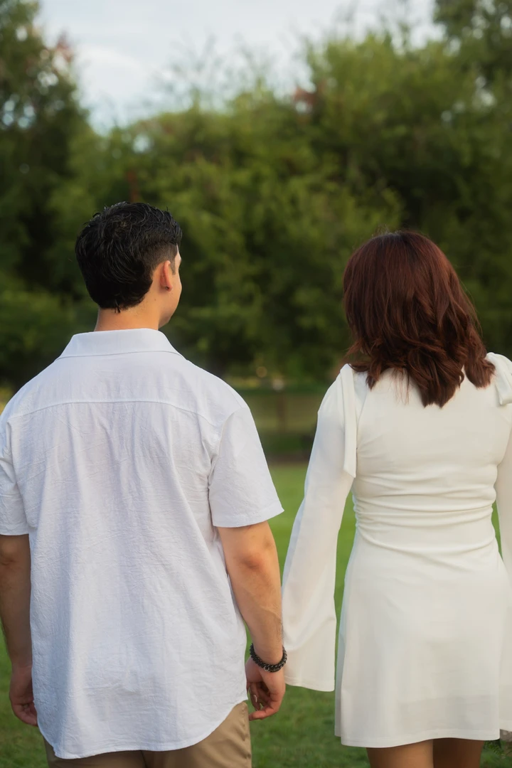 Engagement in the park — photograph 45.