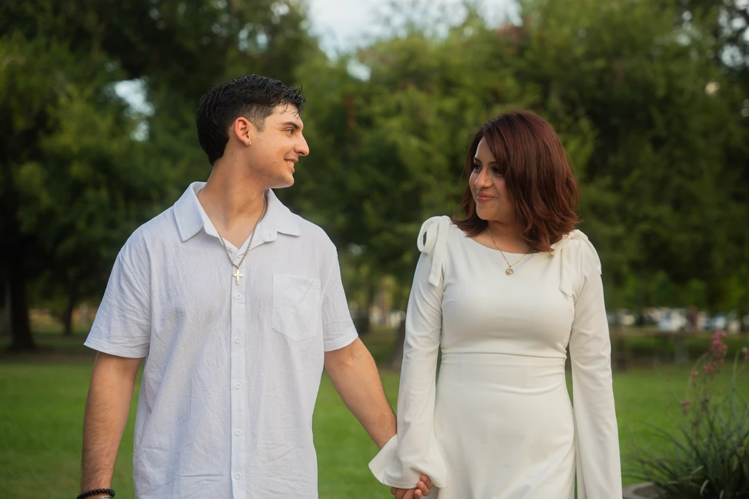 Engagement in the park — photograph 46.
