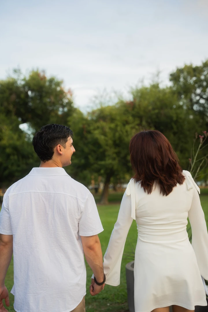 Engagement in the park — photograph 49.