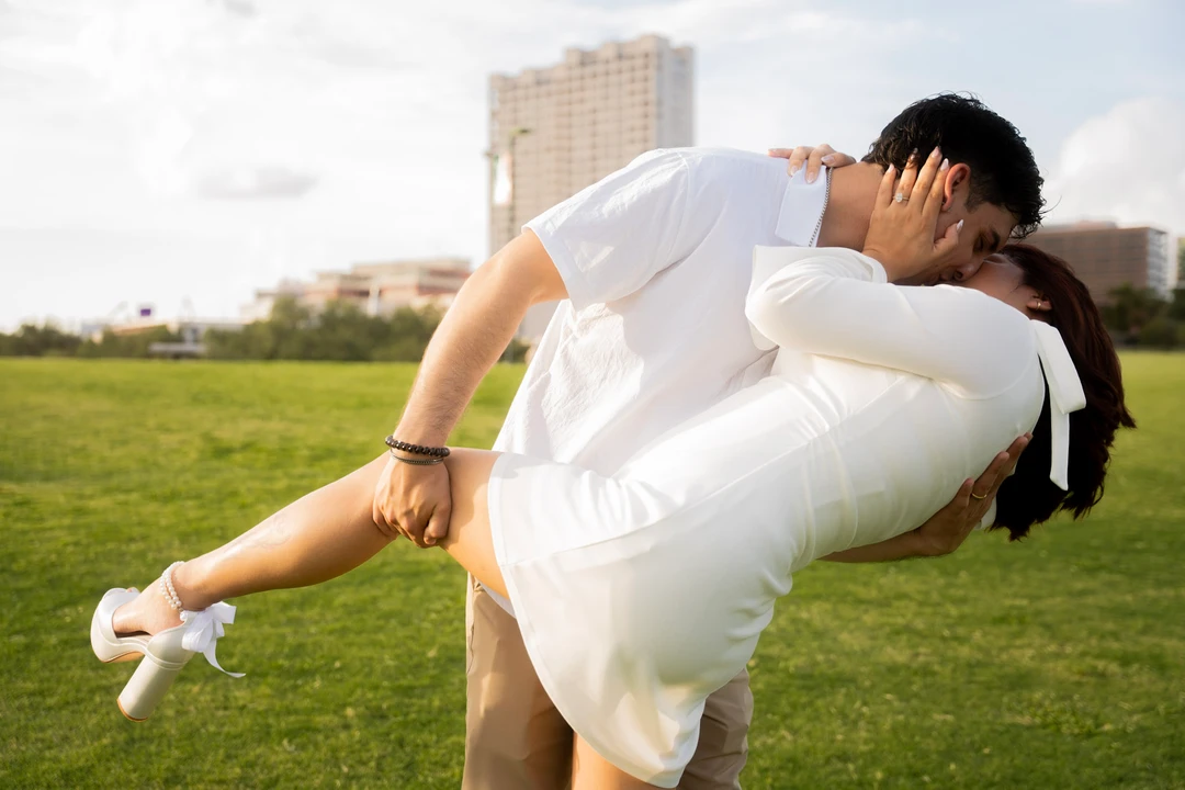 Engagement in the park — photograph 6.