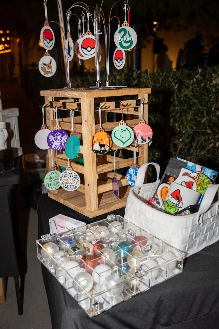 Candles, mugs and gifts arranged on display stands.
